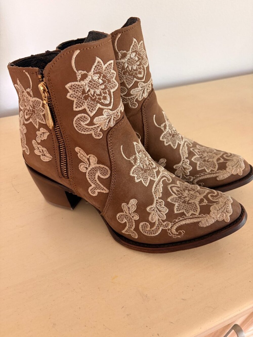 Cuadra Womens Boots NWOT